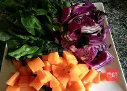 Illustration of how to make colorful vegetable noodles 1