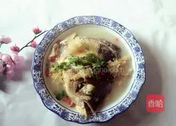  Illustration of how to make wolfberry, white fungus and fish head soup 12