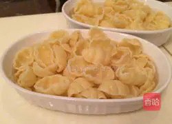Illustration of how to make Italian shell pasta 3