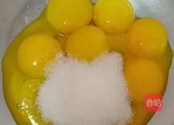 Illustration of how to make ten-inch cocoa chiffon cake base 2