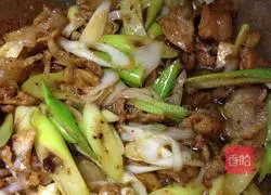 Illustration of how to make fried pork with sauce 8