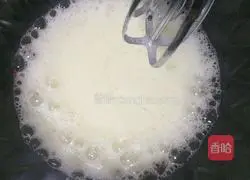 Illustration of how to make clear water cupcakes 3