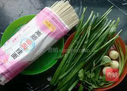 Illustration of how to make spicy spicy sour noodles 1