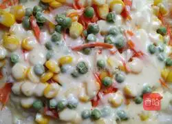 Illustration of how to make skillet pizza 12