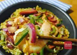 Illustration of how to make instant noodle pizza 5