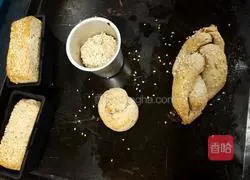 Illustration of how to make British buns 8