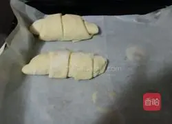 Illustration of how to make apple stuffed bread 2