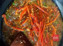 Illustration of how to make spicy noodles with skewers 14