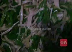 Illustration of how to stir-fry thousands of shredded pork with pepper 4