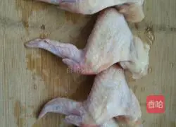 Illustration of how to make three cups of chicken wings 1