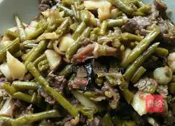 Illustration of how to make stir-fried beef with sour beans, sour ginger and stir-fried beef 9