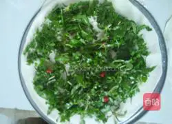 Illustration of how to make shepherd's purse vegetables 5