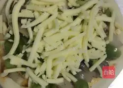 Illustration of how to make shrimp and vegetable pizza 6