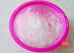 Illustration of how to make vermicelli and baby vegetables 3