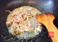 Illustration of how to make chicken fried rice noodles 8