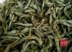 Illustration of how to make braised chicken with dried beans and chicken 4