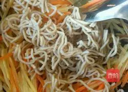 Illustration of how to stir-fry oats noodles with shredded potatoes 6
