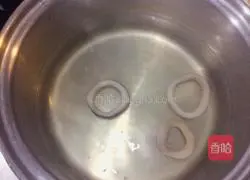 Illustration of how to make instant noodles pizza 4