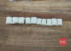 Illustration of how to make crispy barbecue cake 8