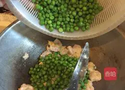Illustration of how to make fried peas and shrimps 5