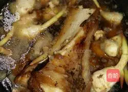 Cook the mushrooms in braised beef soup Illustration of how to do it 2