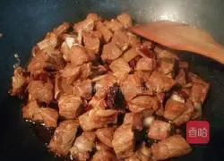 Illustration of how to make curry beef and potatoes 11