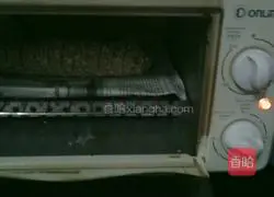 Yinlu Babao Porridge and Golden Nematode Bread (Curry Salt and Pepper Fish Sausage) Recipe Illustration 6