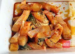 Illustration of how to make spicy fish with Chixiang sauce 5