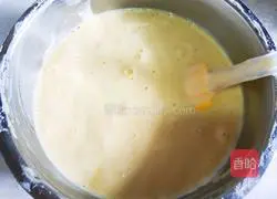 Illustration of how to make whole egg original cupcakes 8