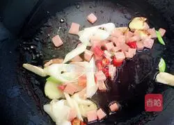 Illustration of how to make vermicelli and baby vegetables in soup 4