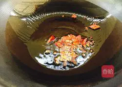 Illustration of how to make vegetables in dry pot 5