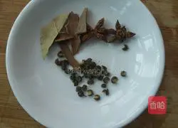 Illustration of how to make homemade naan meat in Xinjiang 6