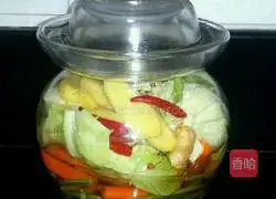 Illustration of how to make homemade Sichuan pickles 8