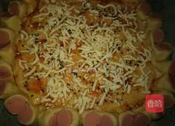 Pictures of making sausage pizza 8