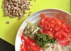 Illustration of how to make Mexican lamb pizza taco 1