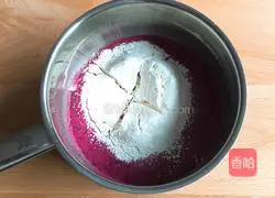 Illustration of how to make dragon fruit chiffon cake 9