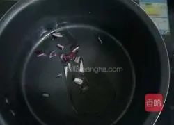 Illustration of how to make braised noodles with tomato sauce for baby food supplement 7