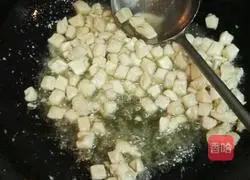 Illustration of how to make diced pork in sauce 3