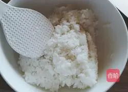 Illustration of how to make tuna kimbap 1