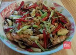 Illustration of how to fry shrimps in sauce and oil 4