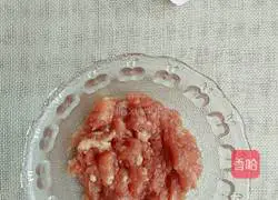 Illustration of how to make Hakka fried stuffed tofu 2