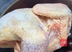 Illustration of how to make Shanghai white chopped chicken 1