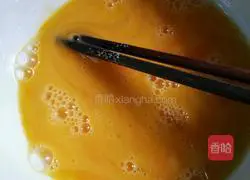 Fried wolfberry leaves Illustration of how to make eggs 3