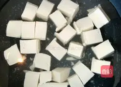 Illustration of how to make crab meal and tofu soup 5