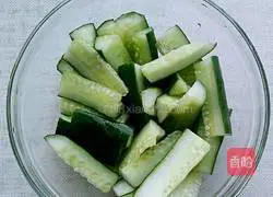 Illustration of how to make cucumber pickles 2