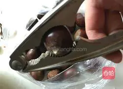 Illustration of how to make chestnut braised chicken 4