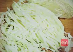Illustration of how to make fried rice noodles with cabbage 2