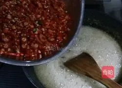 Illustration of making spicy beef sauce 4