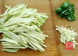 Illustration of how to make braised noodles with eggplant shreds 1