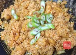 Illustration of how to make pork belly and kimchi fried rice 6